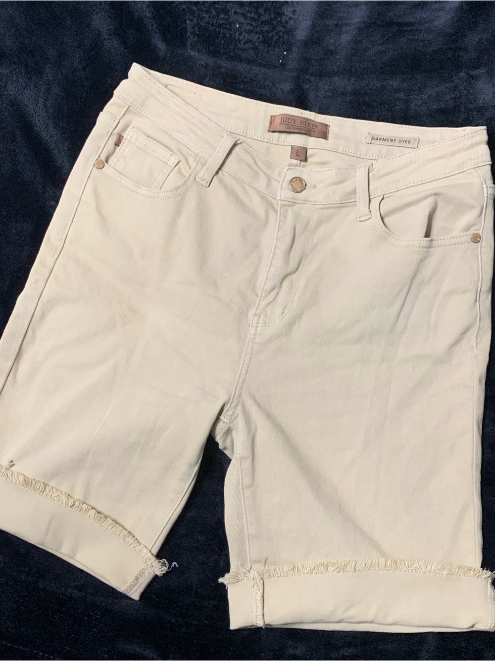 Judy Blue Garment Dyed Raw Cuffed Shorts Size L Cream Beige Bermuda Stretch